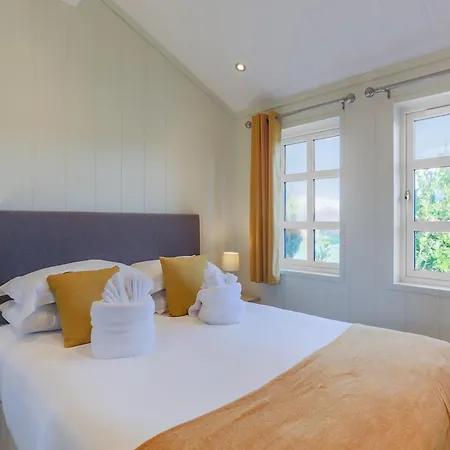 Angrove Country Park 假日公园 *