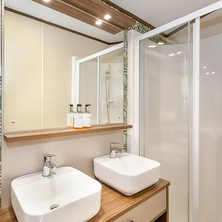 假日公园 Angrove Country Park *